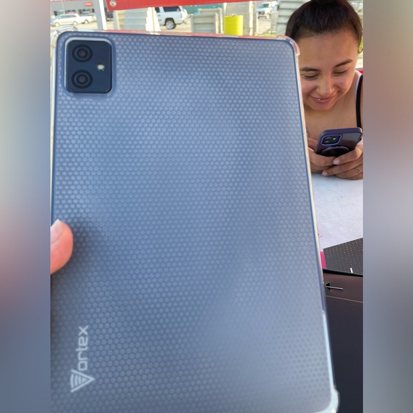 New 10 inch tablet with phone free - Picture 2 of 4